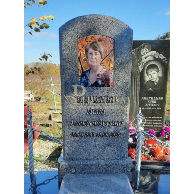 Памятник из цветного гранита 2 — ritualum.ru